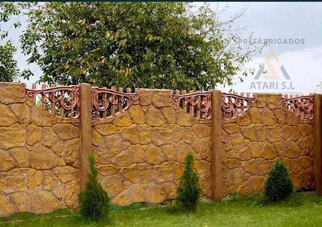 Valla prefabricada de hormigón decorativo con textura imitación piedra para cerramientos exteriores elegantes